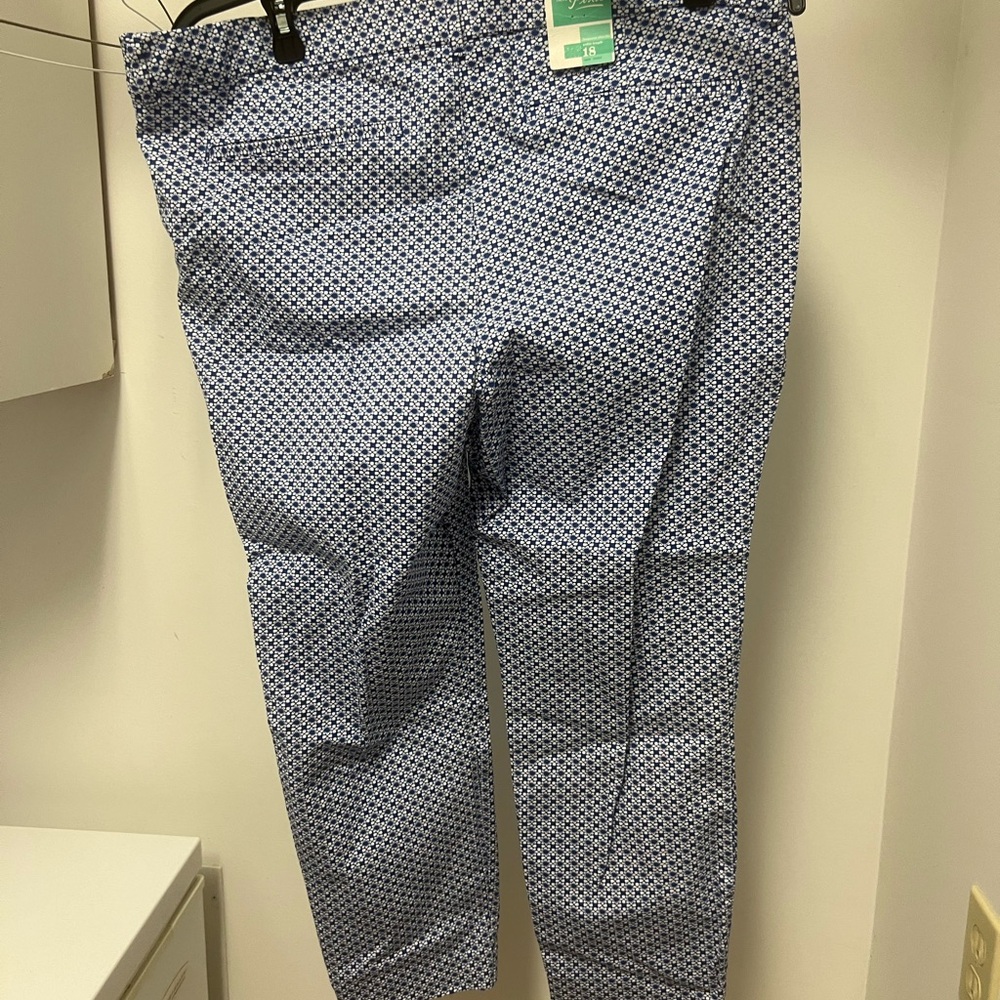 Old Navy Blue Patterned Pixie Ankle Pants - Picture 4 of 5